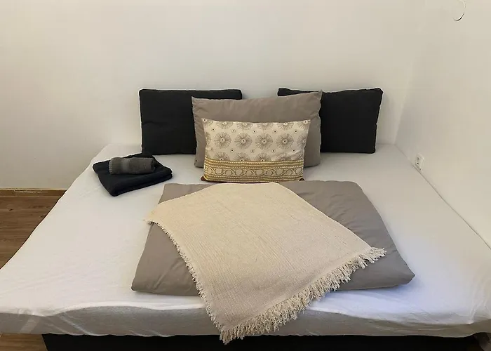 Honor Ideal For 7 Apartment